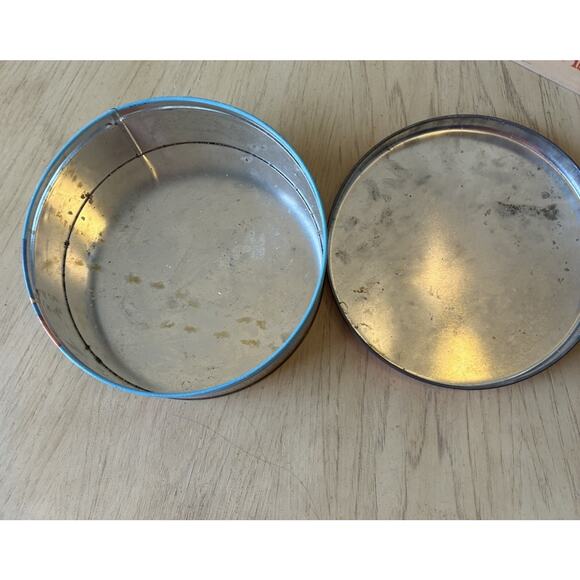 VTG 90s TIN Holiday Fun Hershey's American Chocolate Covered Pretzels Round Tin - Picture 6 of 8